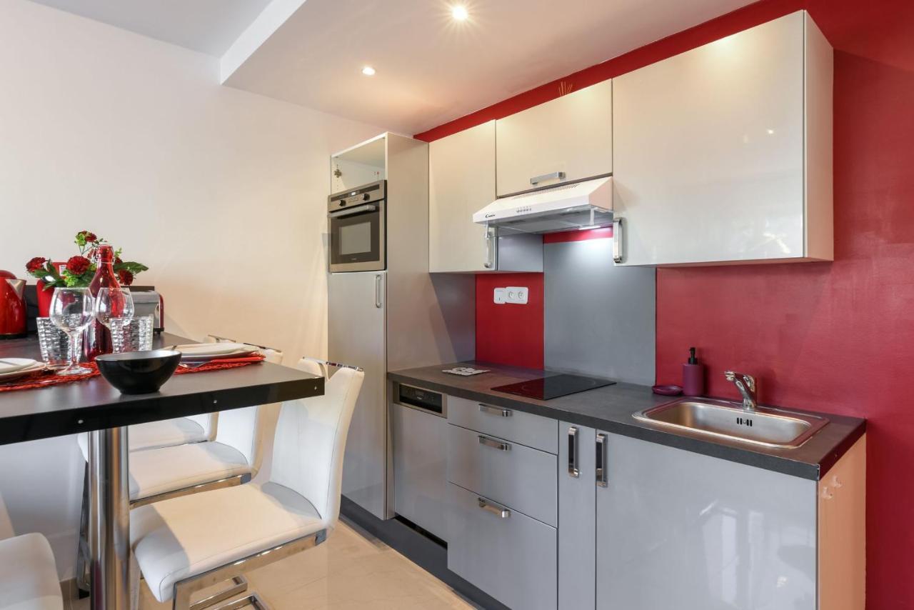 Au Nom De La Rose - Casa Vostra - Caution 800 Eur & Id Requises - Annemasse