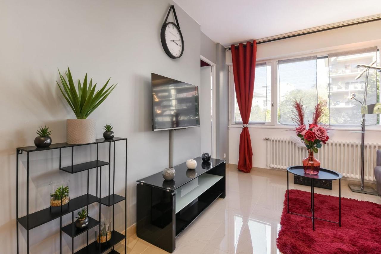 Au Nom De La Rose - Casa Vostra - Caution 800 Eur & Id Requises - Annemasse
