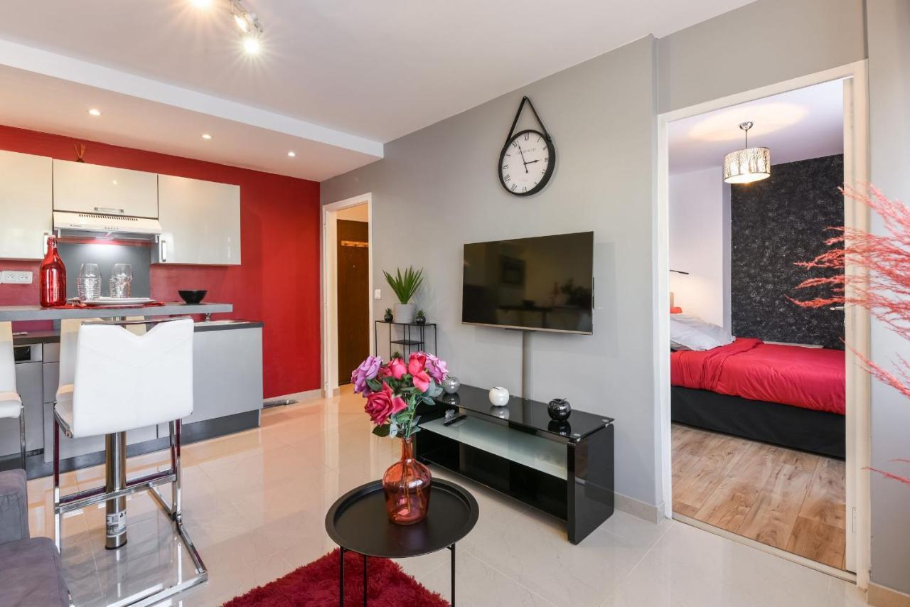 Au Nom De La Rose - Casa Vostra - Caution 800 Eur & Id Requises - Annemasse